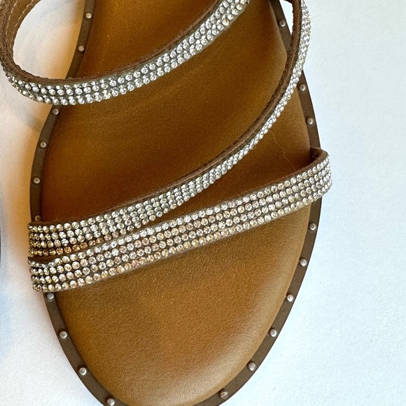 Steve Madden Strappy Glam Silver Rhinestone Flat Sandals Sz 8 - Picture 2 of 6